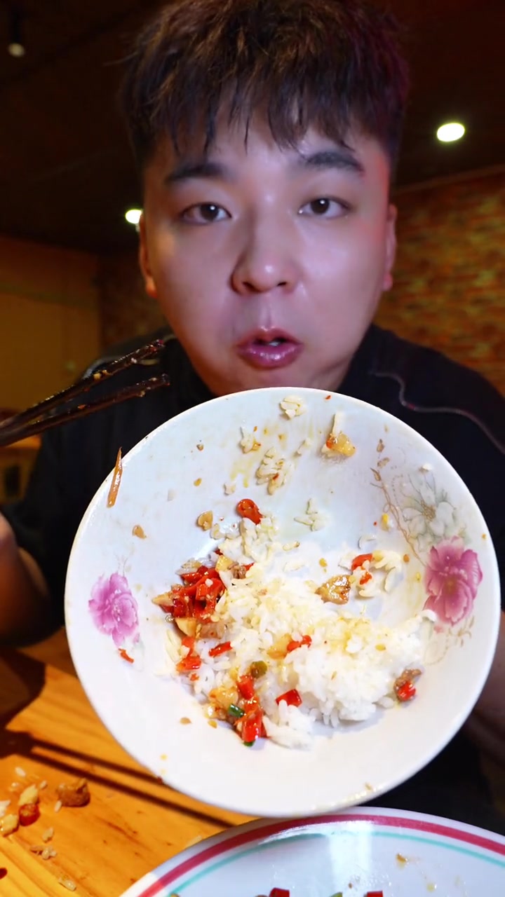 没想到啊！出了一个黑鸭煲！给我的辣的嗷嗷叫