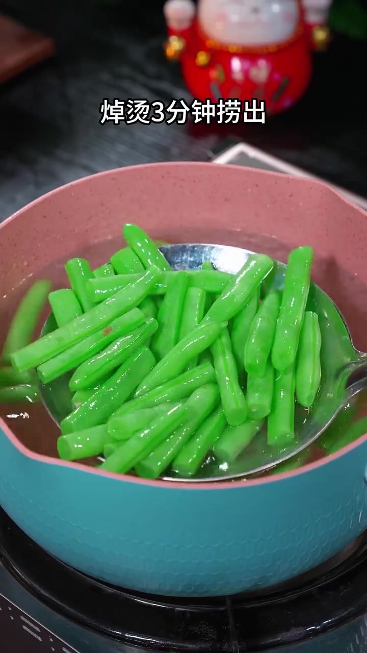 吃土豆的时候这样做土豆炒河虾，超好吃！