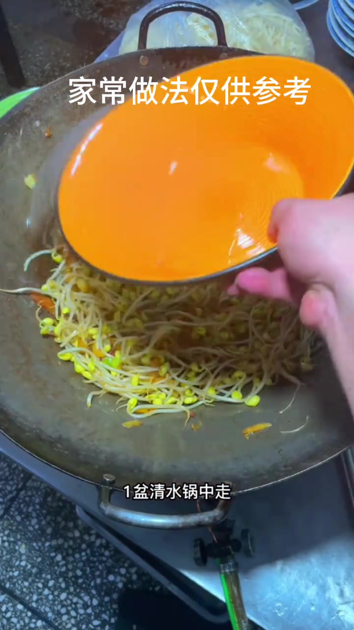 中午员工餐做法大揭秘香得嘞！