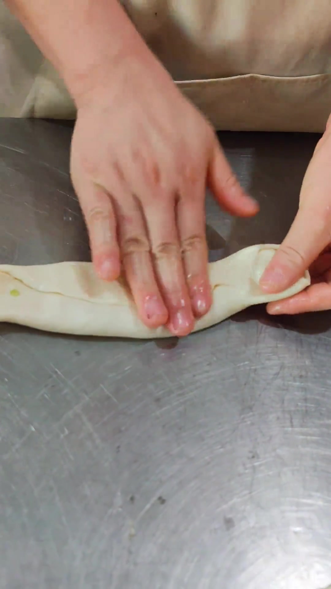 做饼摆摊都方便，一台炉子就能干，香酥可口老味道，淮南油酥烧饼