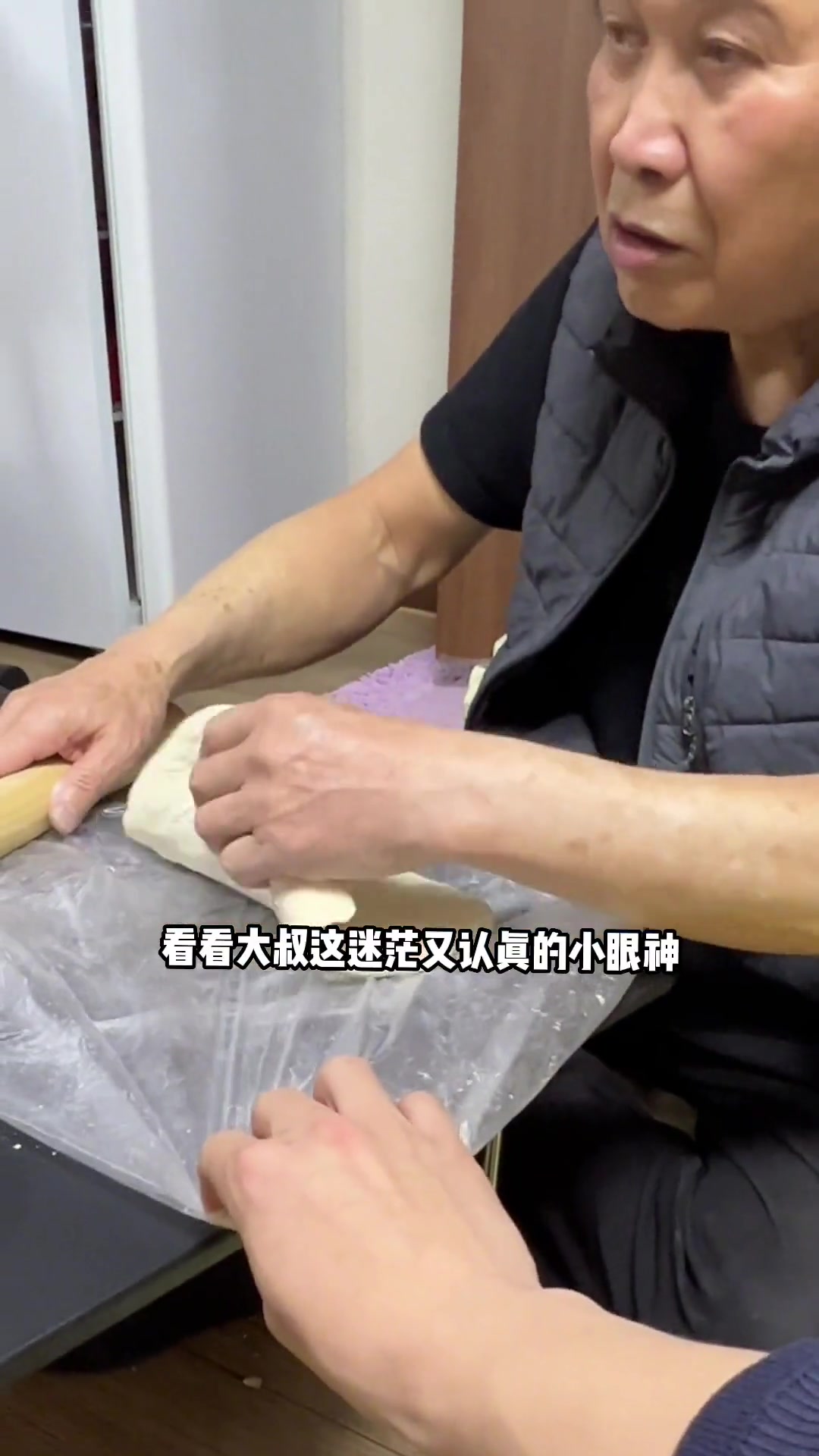 韩国房东老两口包饺子，全程搞笑又温馨！