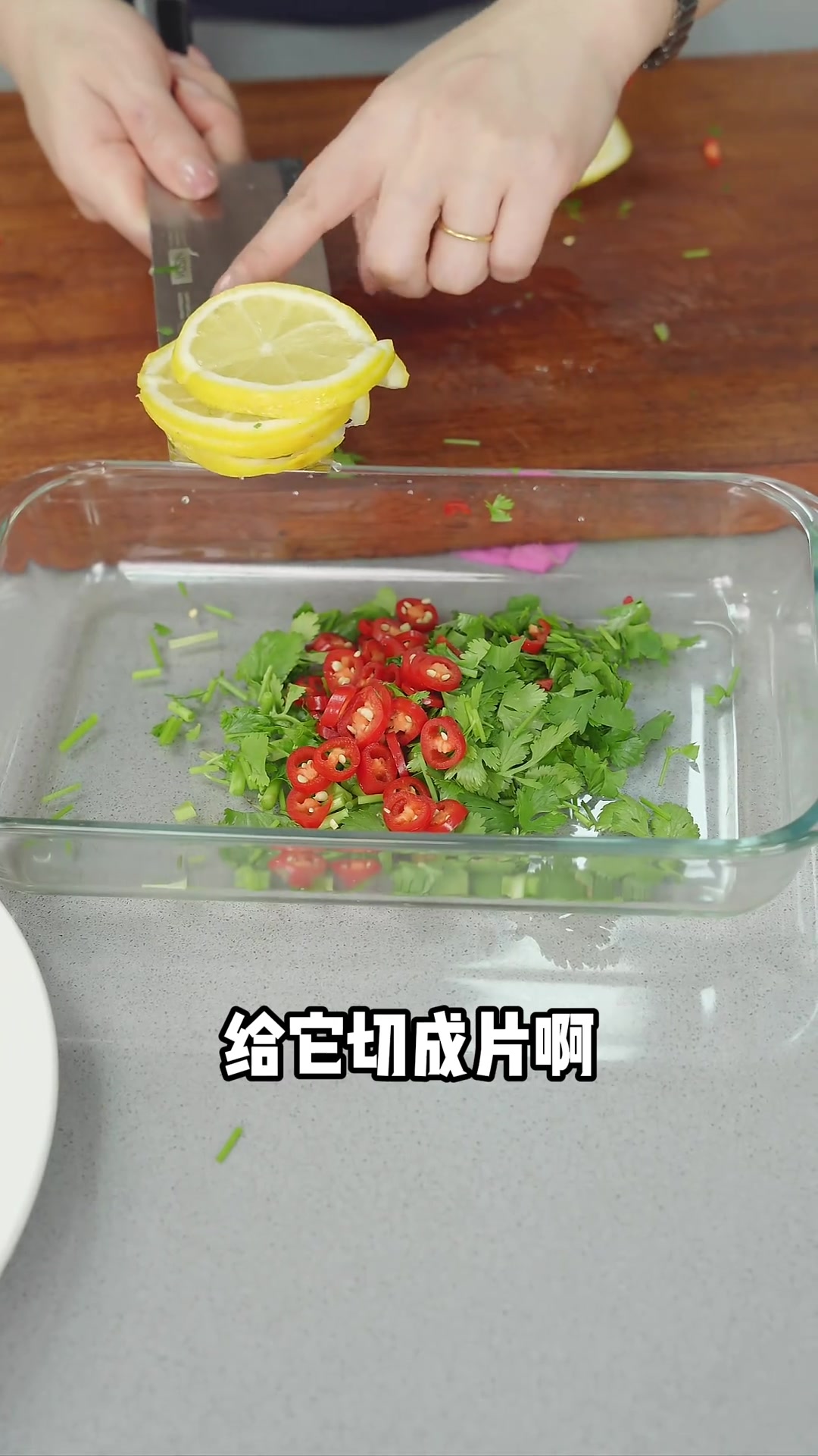 泰式柠檬鸡爪，鲜香脆爽超入味，吃三斤都不够