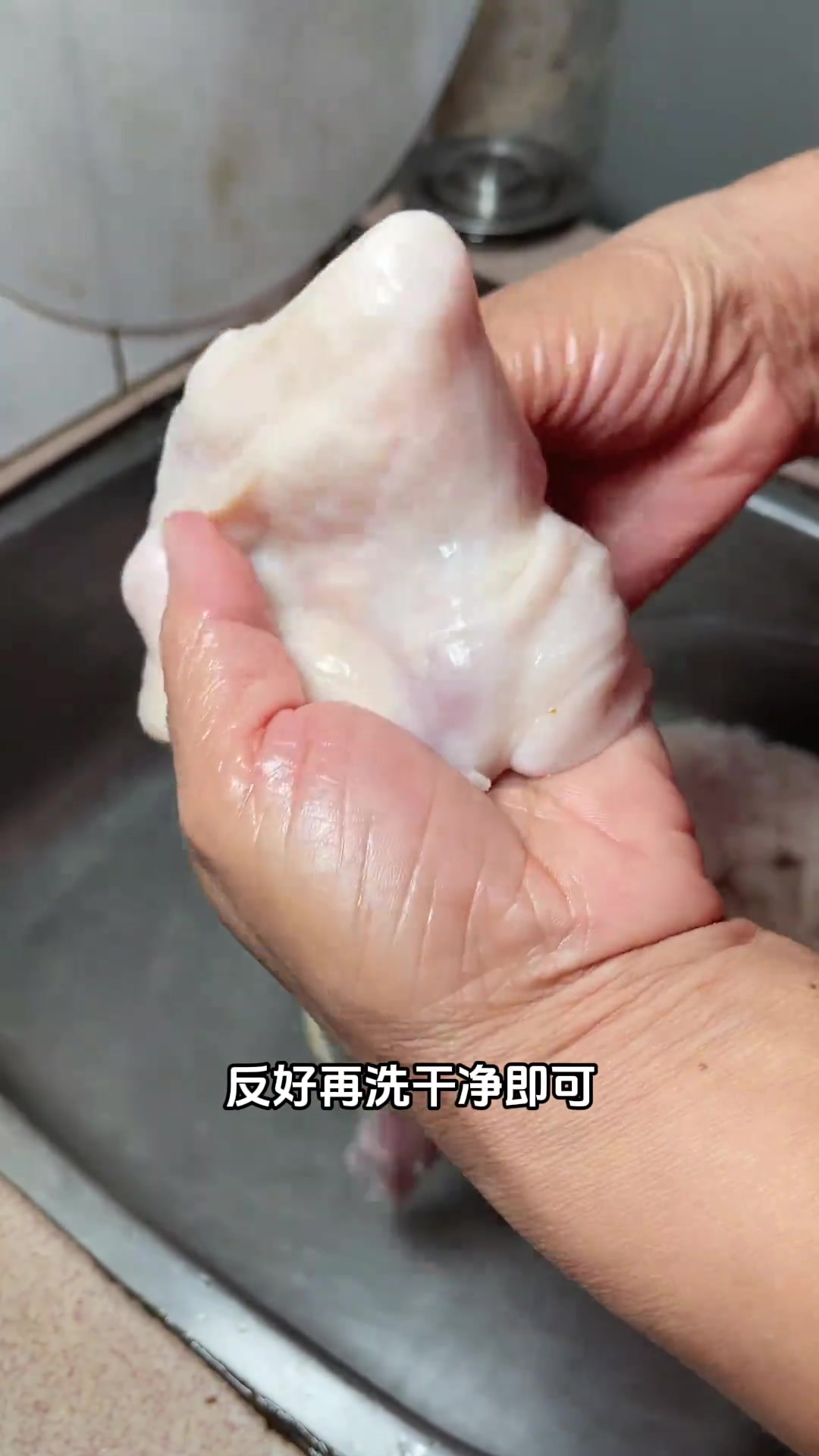 炒猪大肠少不了糯米笋,爽脆可口,记得收藏!