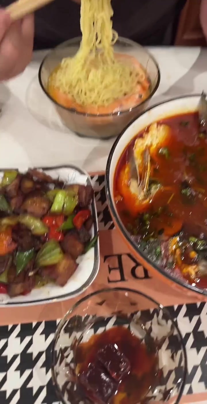 今天吃正经鲜虾面，把我老公乐坏了