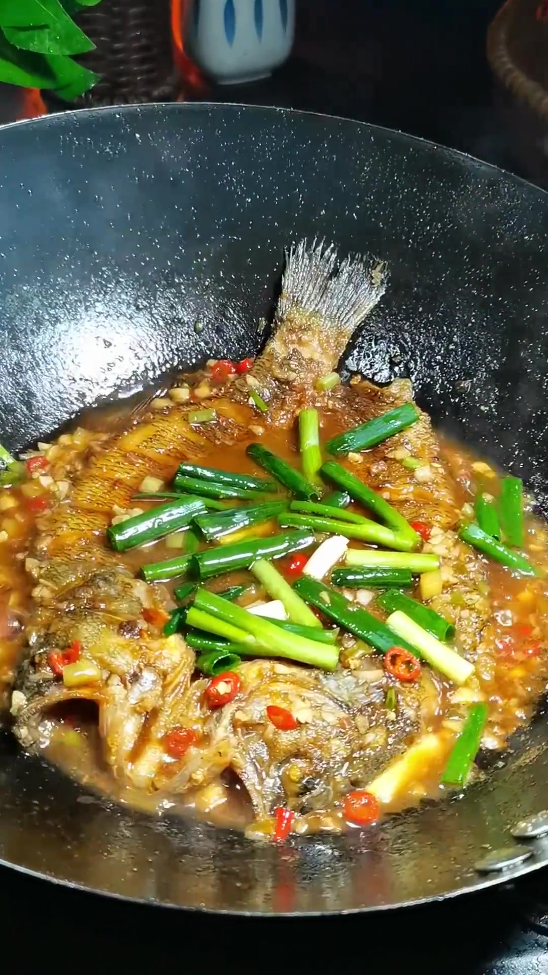 家常红烧鲈鱼做法,鲜香入味超下饭