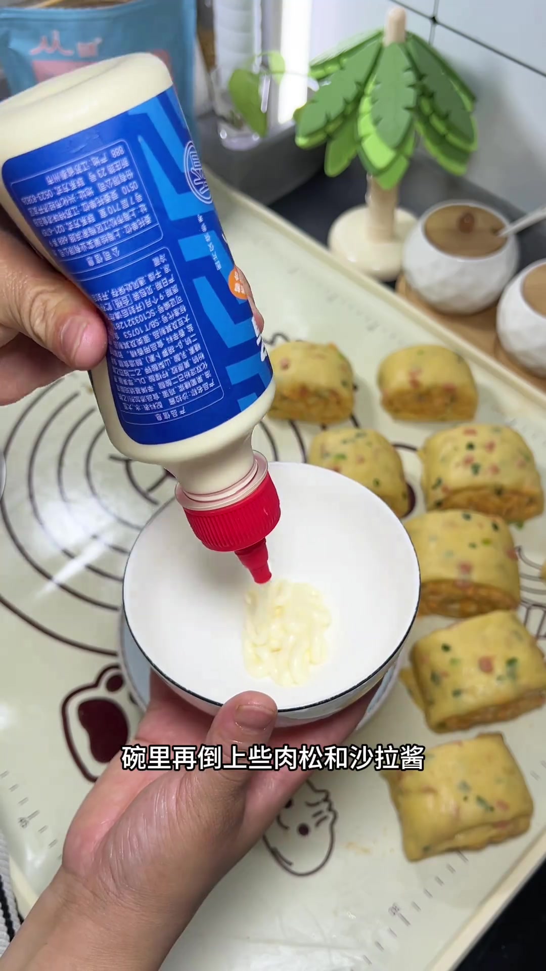 不用烤箱也能做出拉丝肉松卷，赶紧给孩子做起来吧