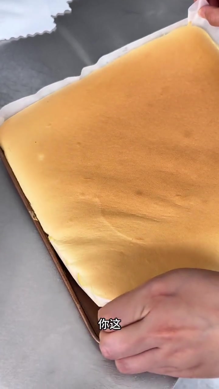 快跟着一起学做杏仁咸奶油蛋糕卷吧！