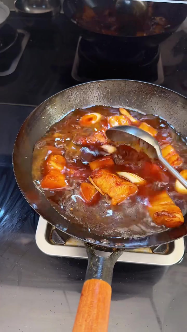 90后宝爸下班给老婆做她爱吃的菜,今天做了夹馍