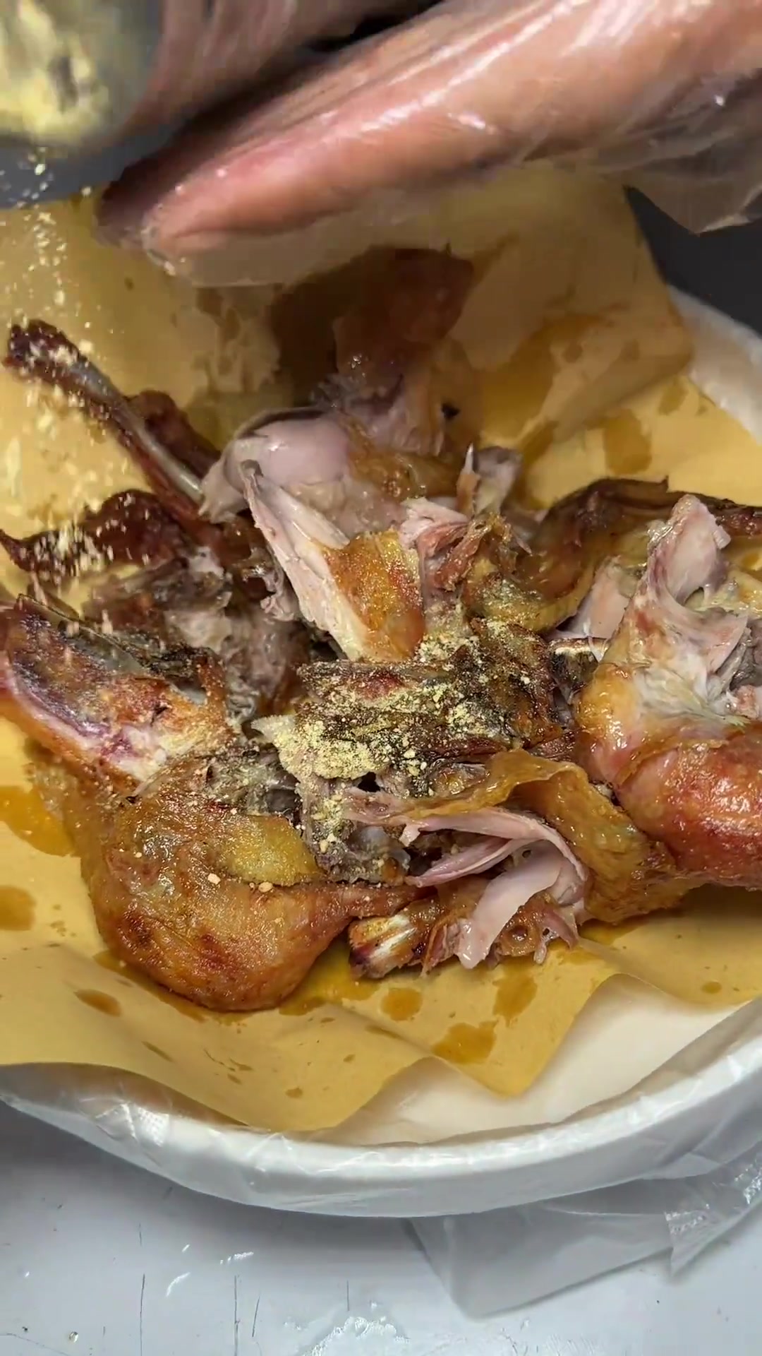 还记得小时候吃的香酥童子鸡吗？通天街马家美食去吃一只吧，味道又回来啦！