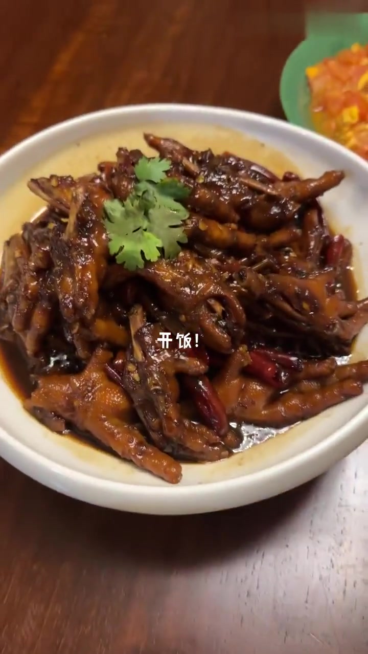 江西人的下酒菜辣鸡爪配微醺柠檬水