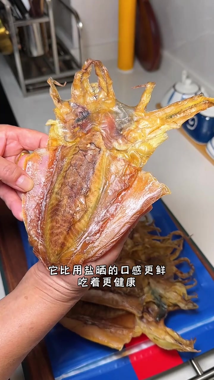 分享全家爱喝的墨鱼猪肚汤做法,味美营养佳