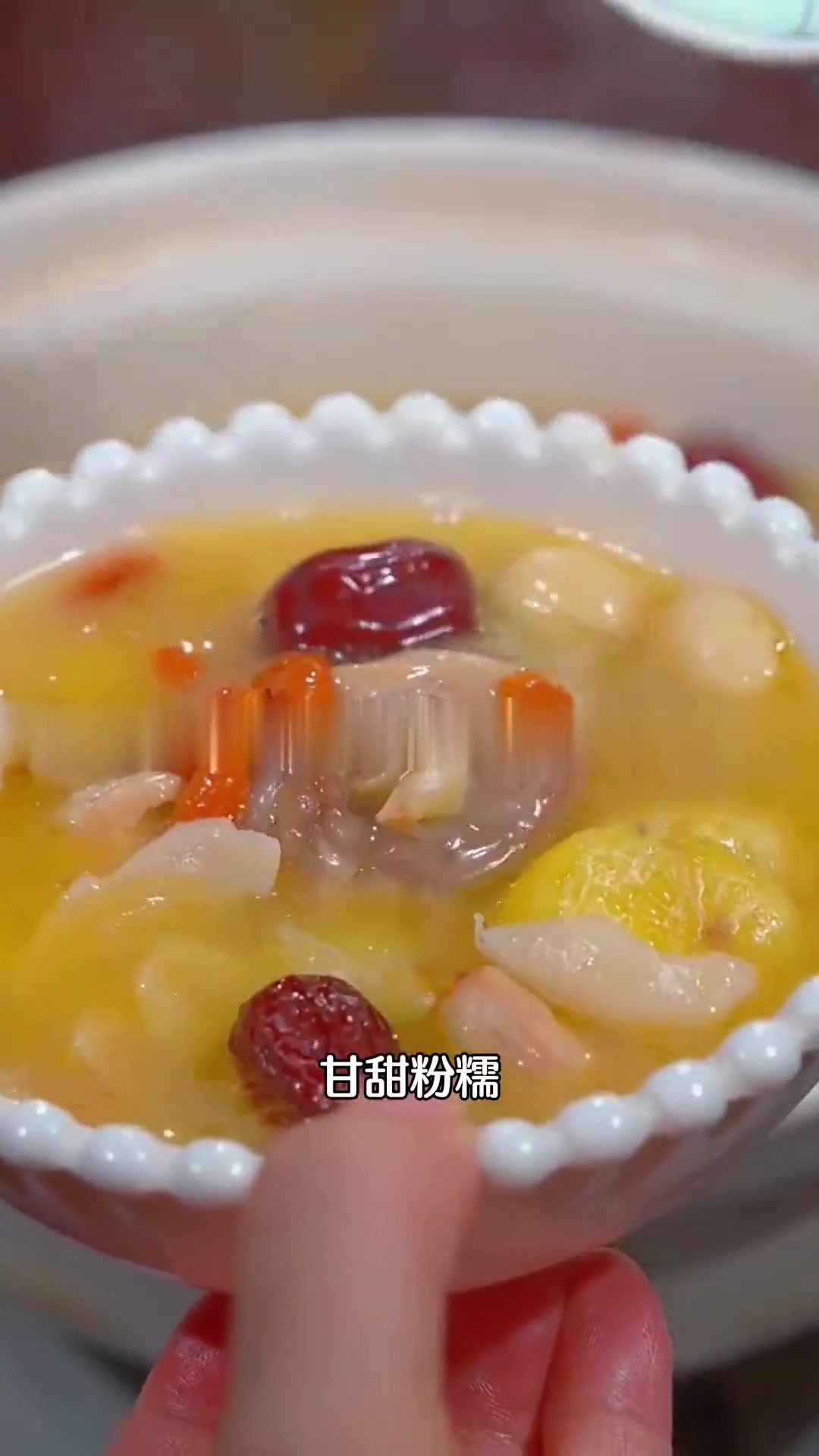 家里媳妇坐月子，做一道板栗鸡汤，做法简单，甘甜粉糯又好吃