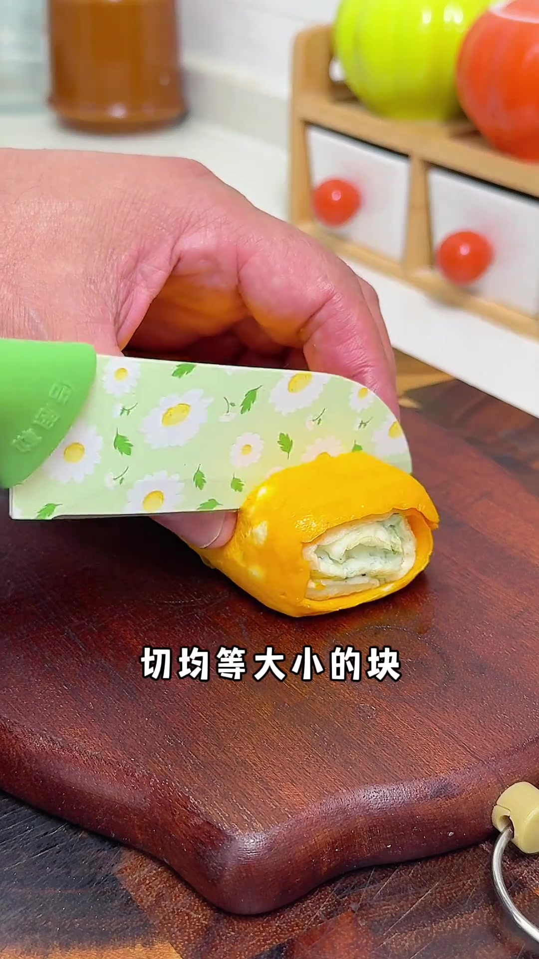 做孩子爱吃的早餐,小吐司三明治配生菜厚蛋烧