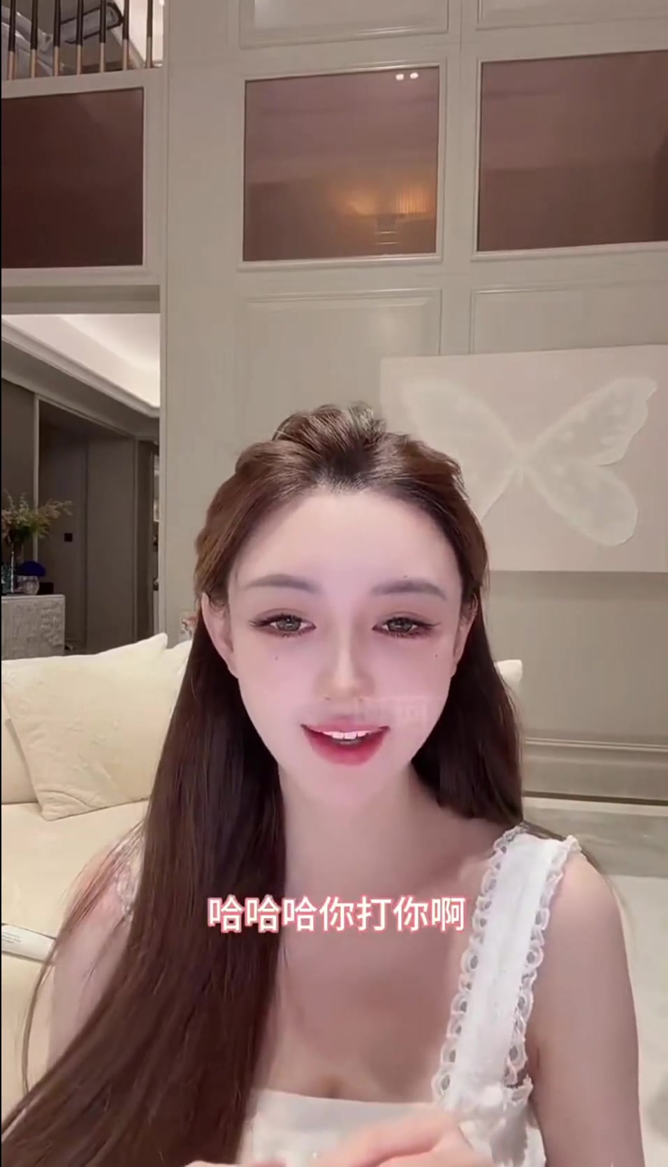 叶珂重现吃蛋糕梗，否认自己做作……表示自己只是搞笑而已，为什么网上老骂我……或许，黄晓明就