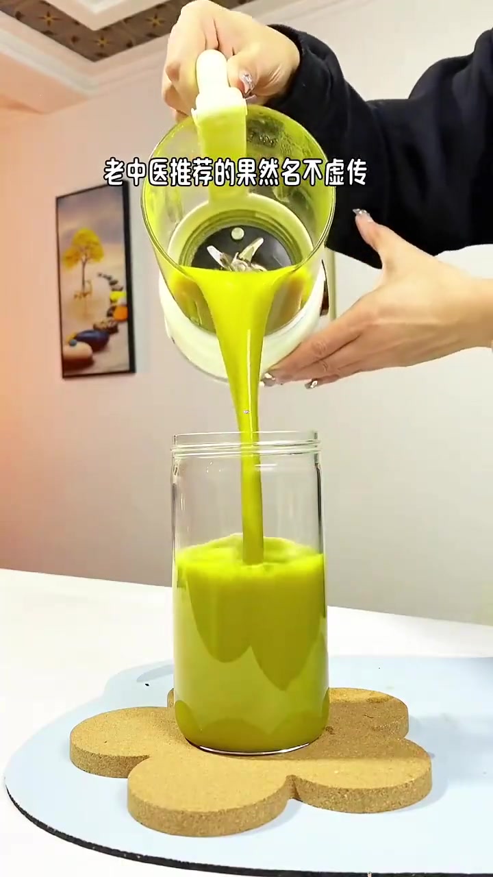 自己做一杯绿豆沙，别提多清爽了！