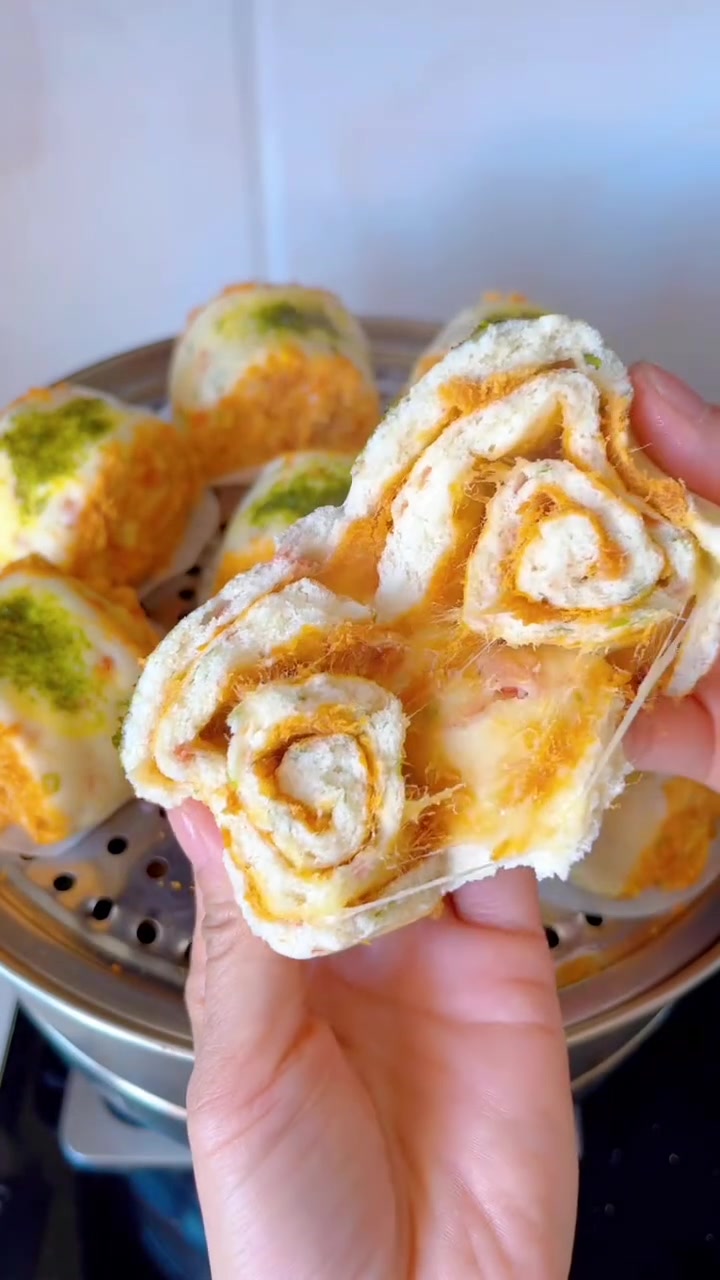 吃过蒸的肉松馒头卷吗？暄软美味，快来试试！