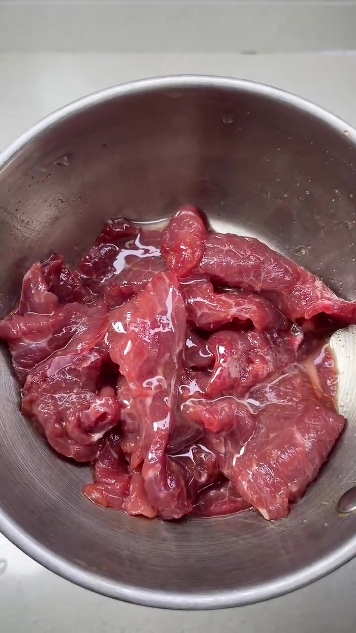 一锅出的掉秤番茄牛肉土豆汤