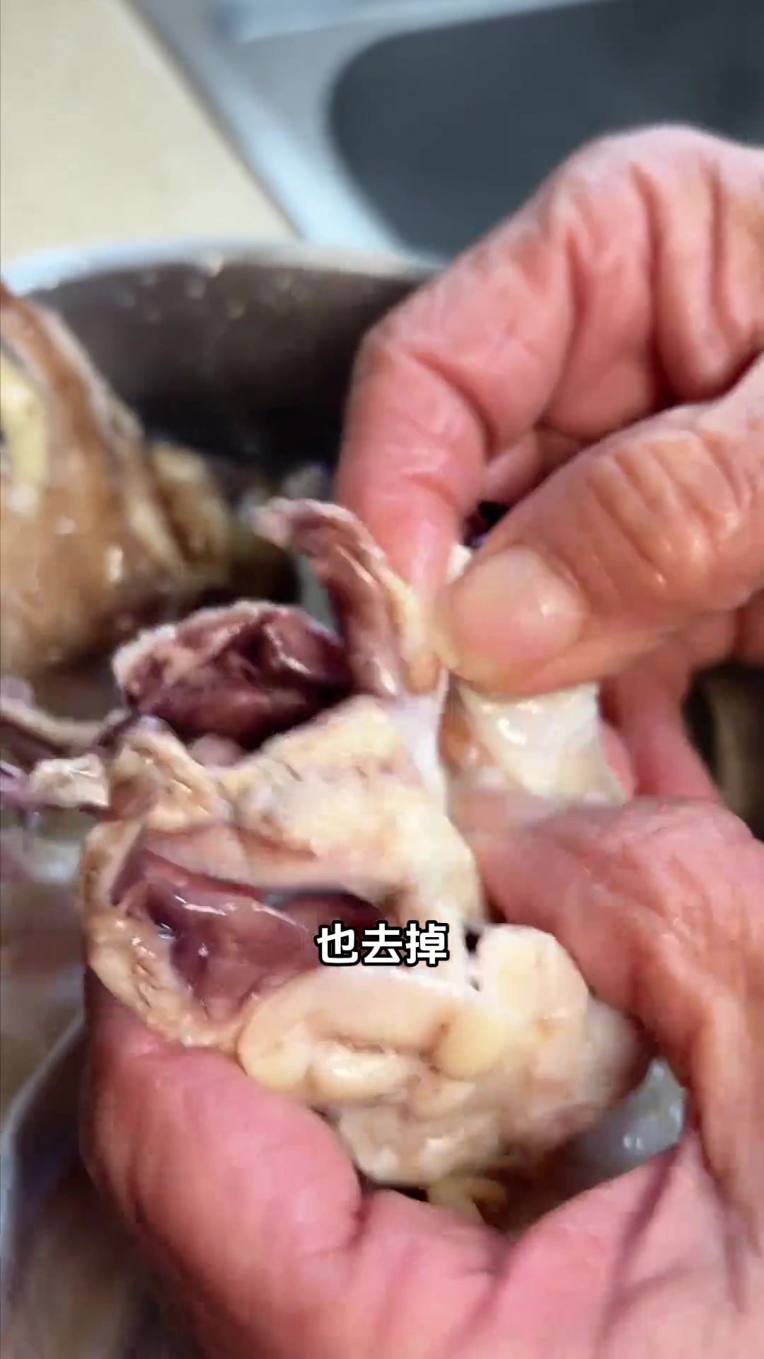 冬季滋补选它!墨鱼莲藕排骨汤,营养又美味!