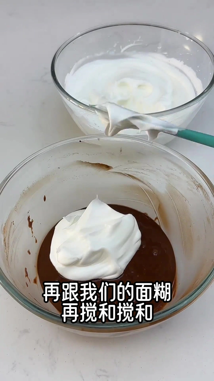 只需一块巧克力就能做出美味蛋糕卷，快来试试！