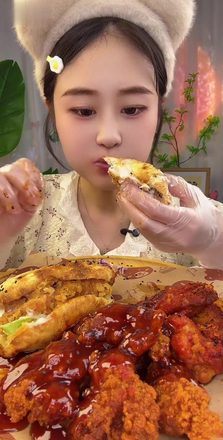 酱多多汉堡甜辣炸鸡伴翅