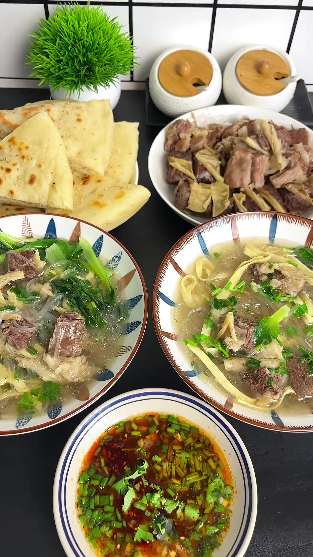 白切牛肉蘸汁做粉丝牛肉汤,发面锅盔超香