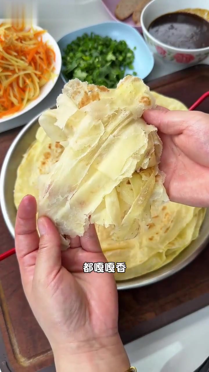 完美复刻出卷饼店招牌土豆丝卷饼