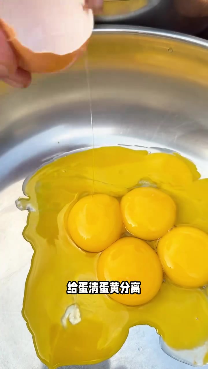 谁懂一个爱吃蛋糕的人走进甜品店小心翼翼看价格的痛苦啊！