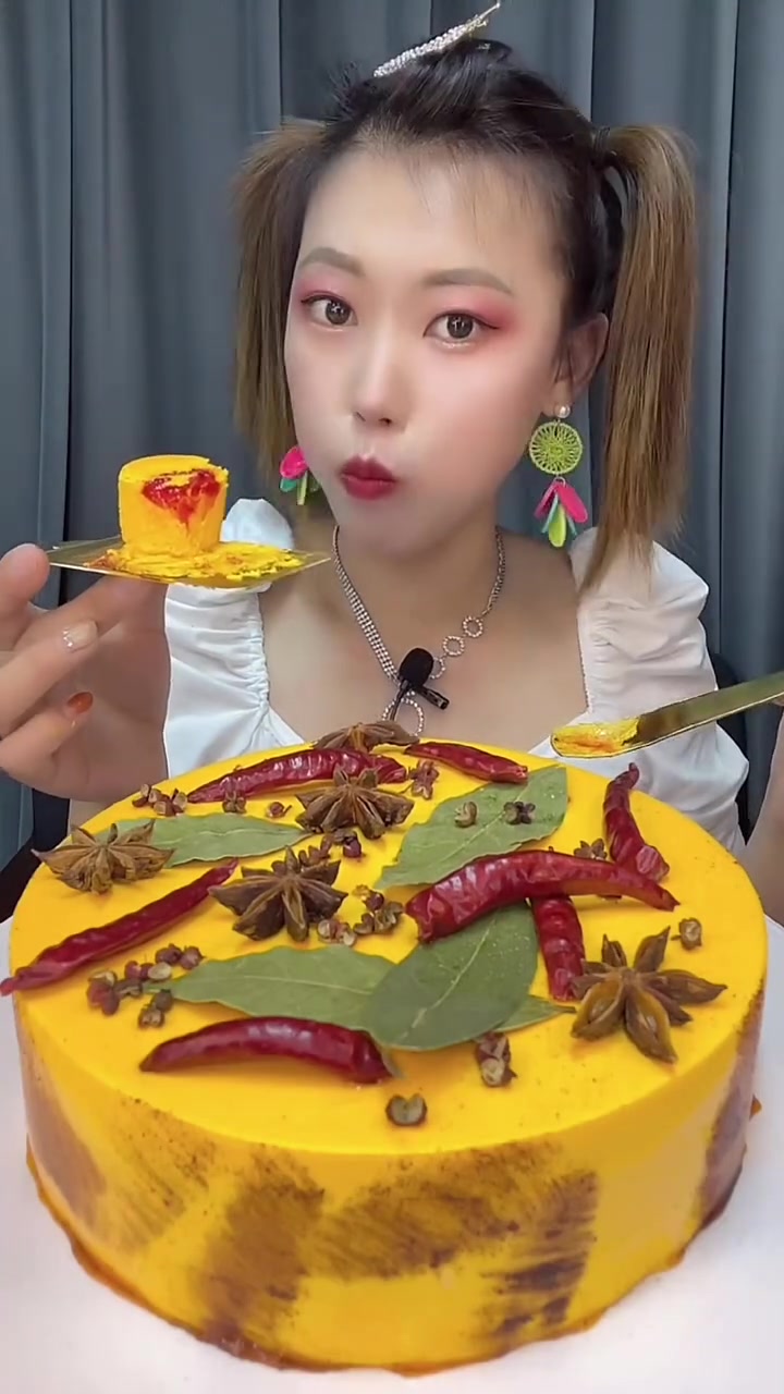 小小火锅慕斯蛋糕来咯是甜的火锅哦