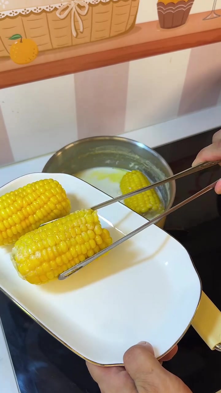 80后爸爸给幼儿园小学生做不重样早餐，送西瓜蛋糕