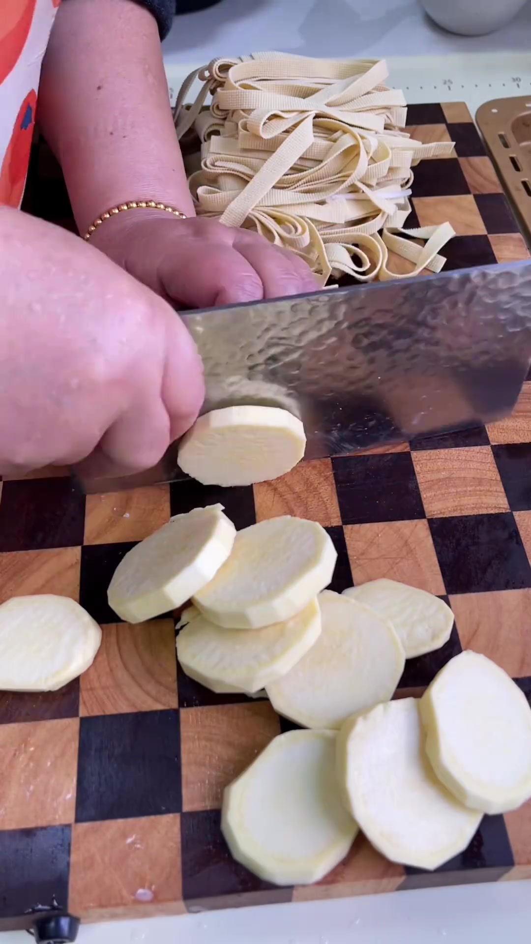 今日给孩子们做烤鱼，香得很！