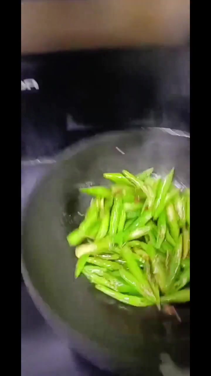 辣炒毛蛤肉，一小把跑了一大碗，辣齁滴，下煎饼下米饭，下酒！