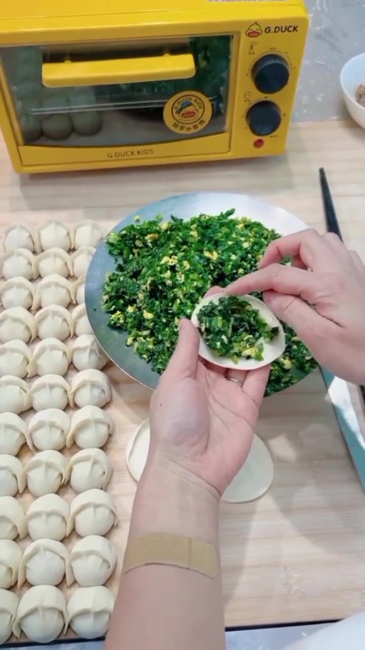 包饺子别再用筷子啦！试试这挖馅勺超好用