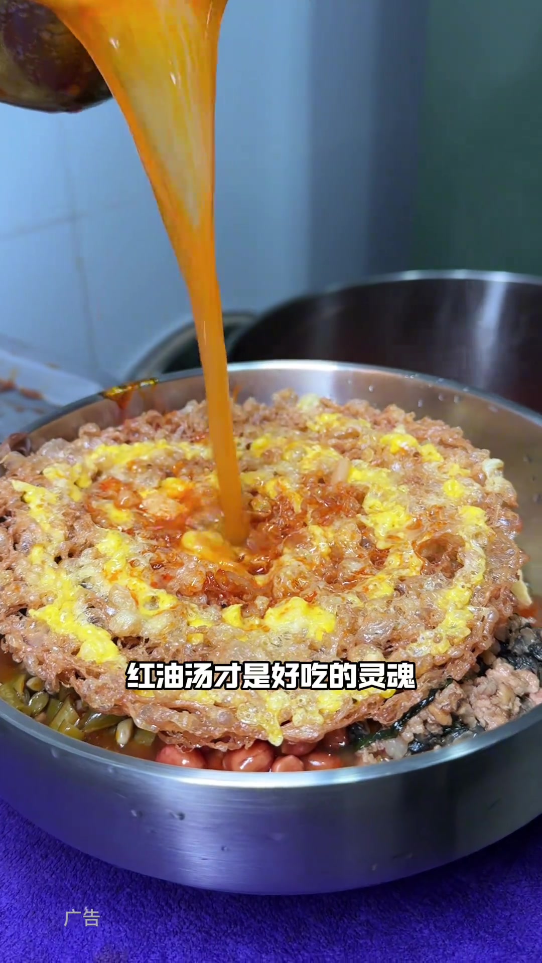 不用去柳州花9.9在保定西边,也能吃到地道螺蛳粉,就在铸机社区底商的嗨螺友,多巴胺烤串也是