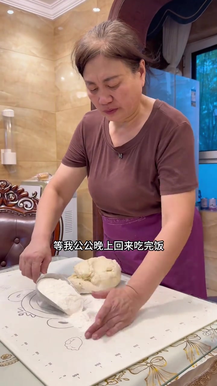 小个子远嫁河南十三年真实的一天生活是怎样的？今天和婆婆一起包饺子