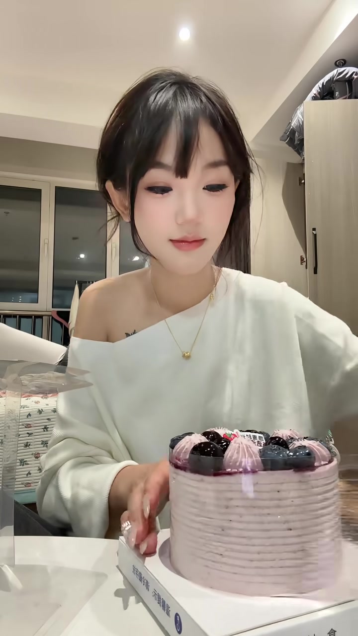 原来被爱包围的时候,不过生日也可以吃到小蛋糕