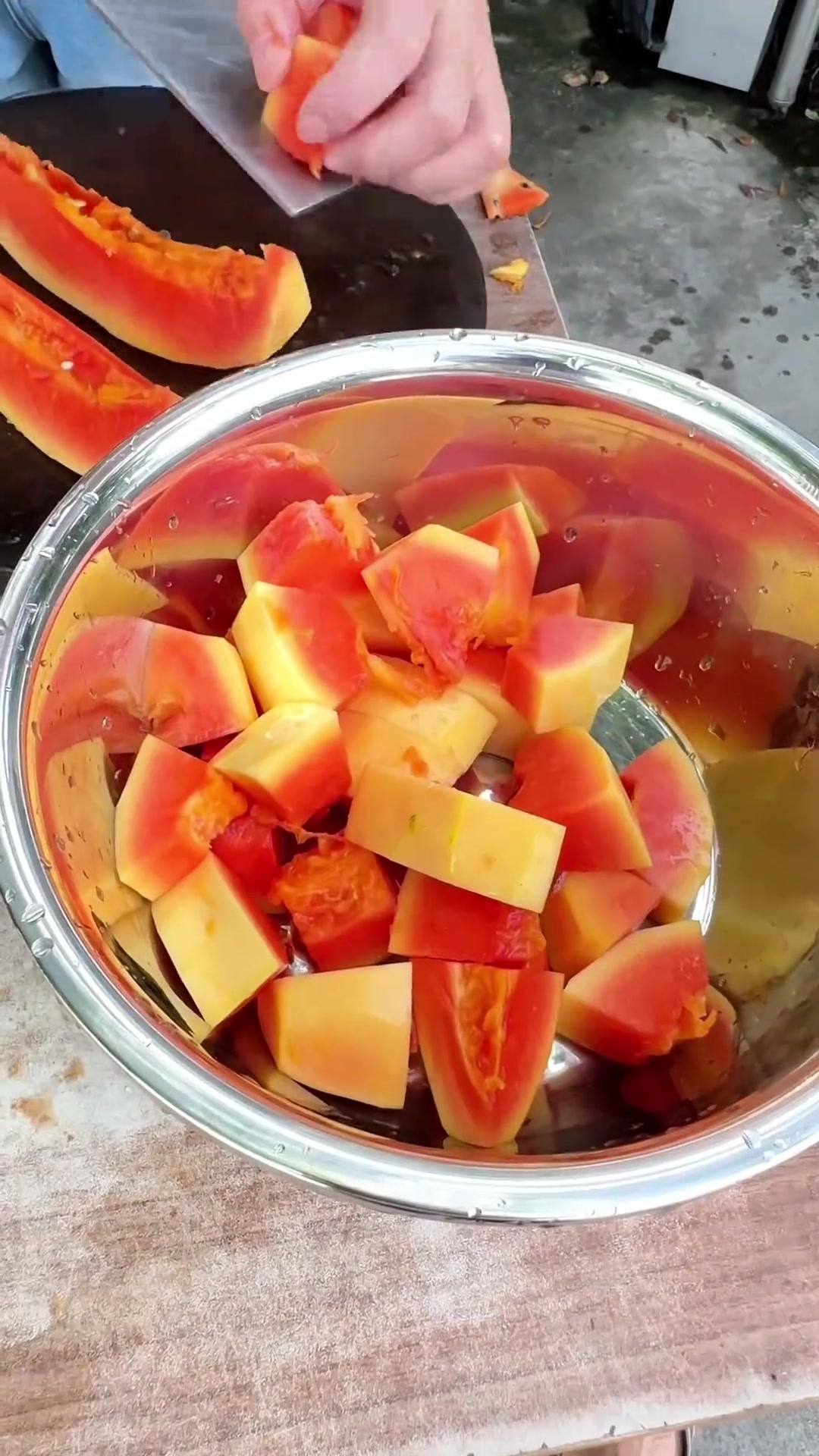 海南农村木瓜熟透没人吃，吃法多样