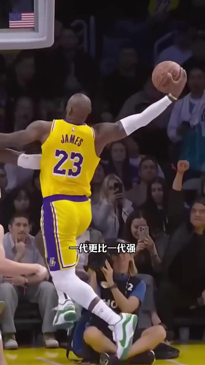 詹姆斯隔扣惊呆布朗尼，虎父无犬子但难追赶