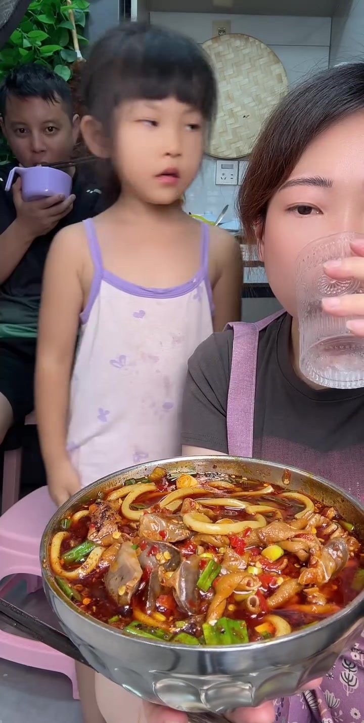今日吃鸭杂米粉还有超多特色配菜超好吃