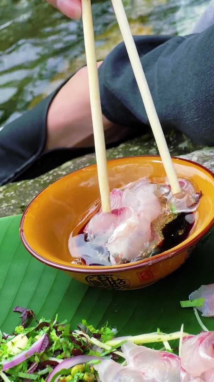 广西美食，横县鱼生，今天又来搞鱼生咯，简简单单