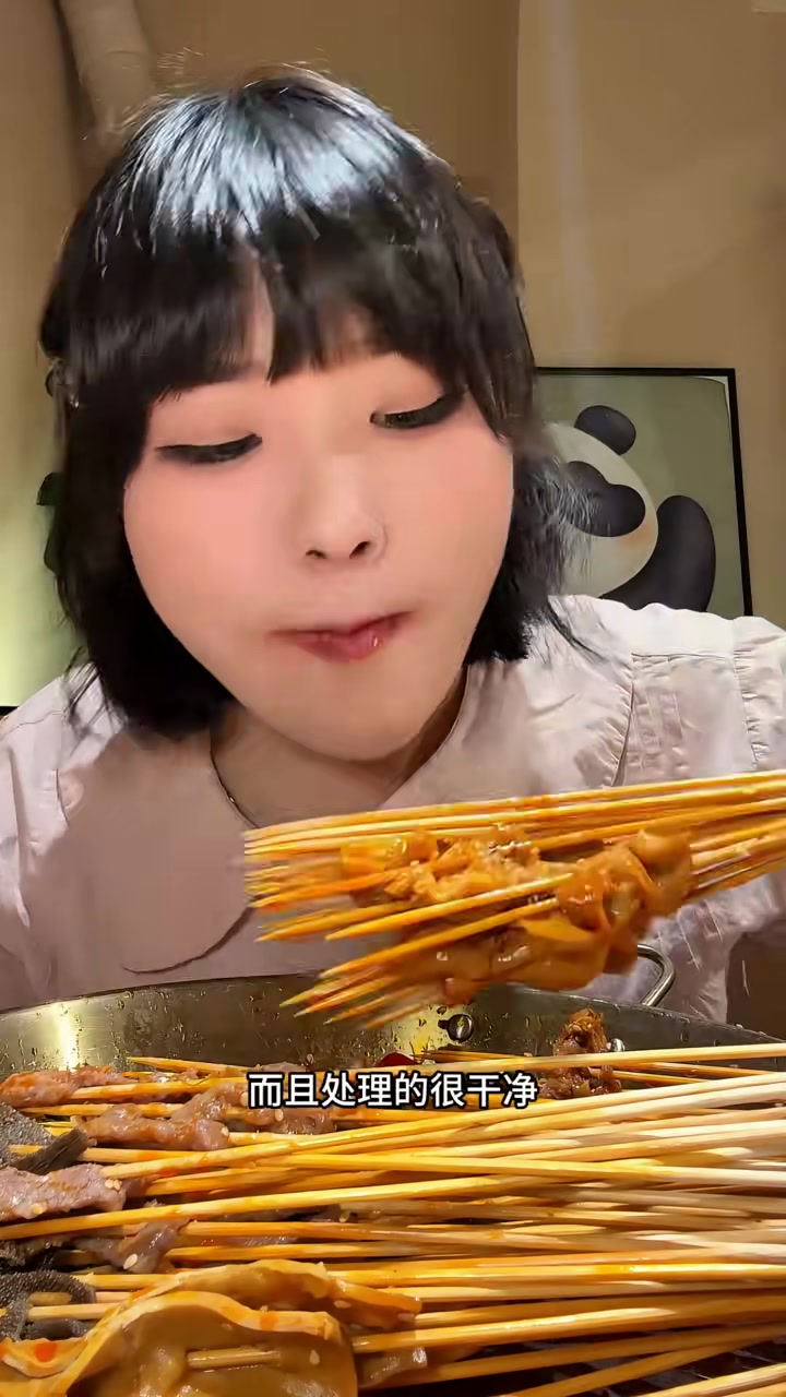 在武汉爽吃一顿干锅串串一个人炫出一桶签