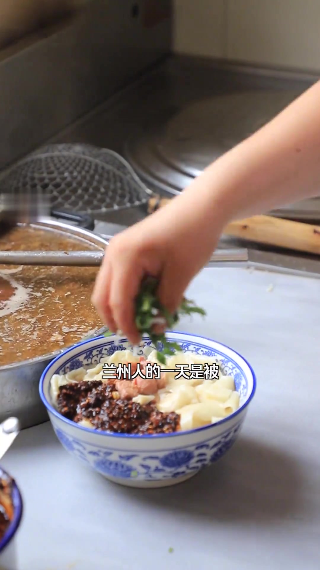 甘肃牛肉面出名,很多地方还有大肉面