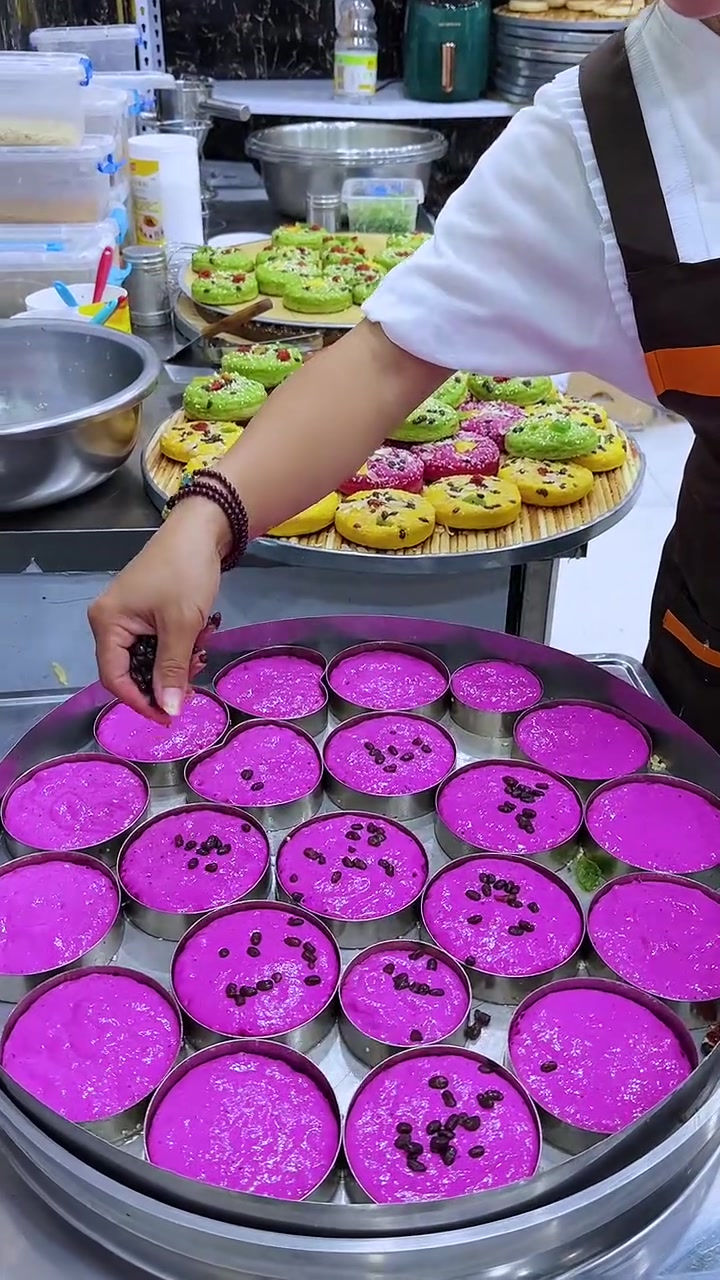 花千元学手艺摆摊果蔬饼超火老人孩子都爱吃