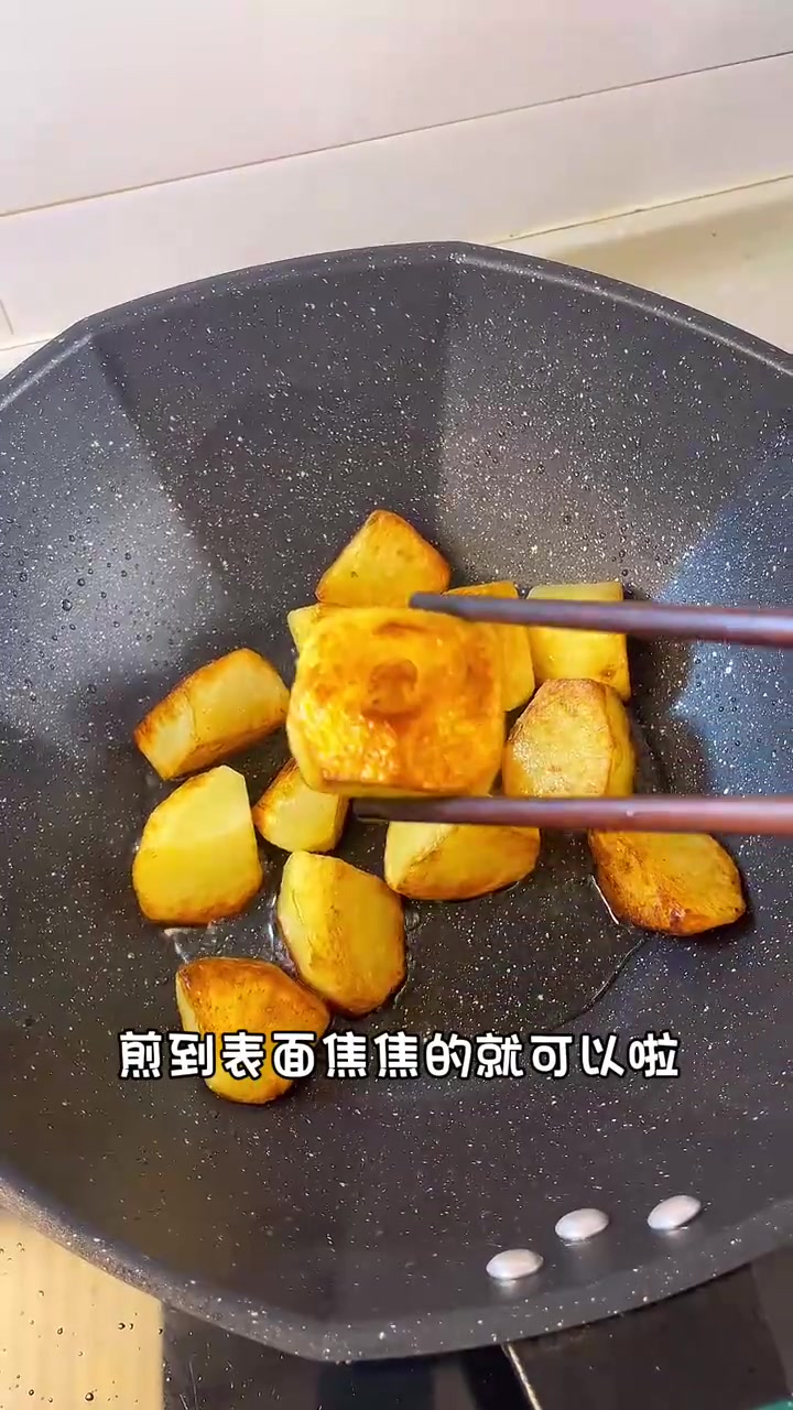 鸡腿烧土豆|好吃到汤汁都不剩!巨巨巨香