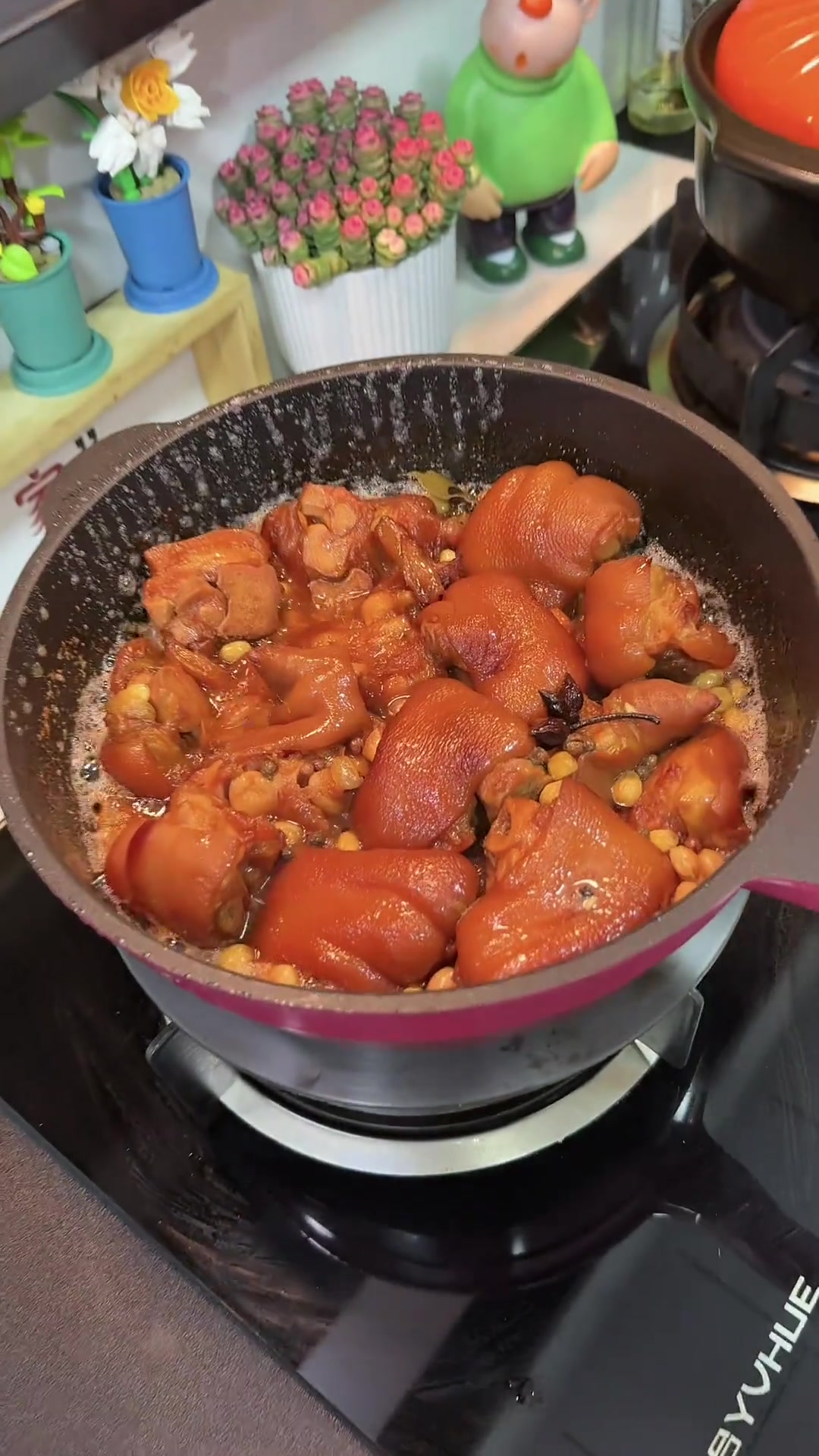 想吃红烧猪蹄?这样做软烂入味,配大花卷超下饭!