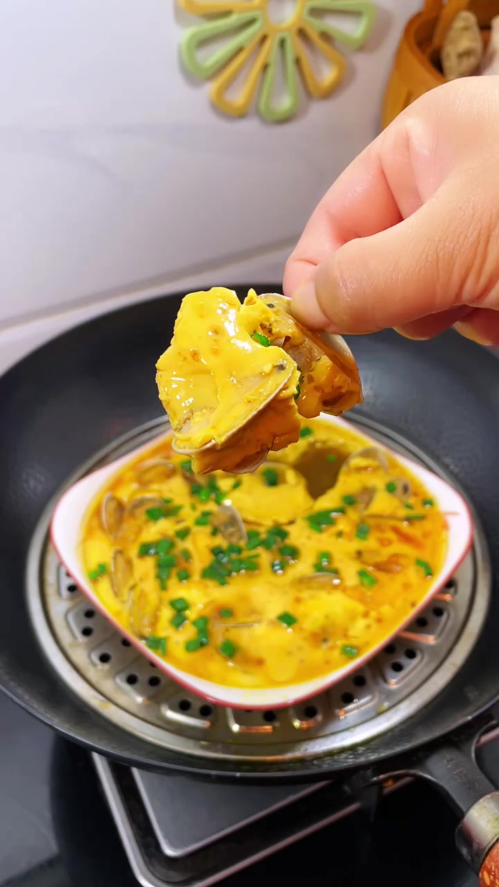 花甲蒸鸡蛋鲜香好吃，大人小孩都爱，做法超简单