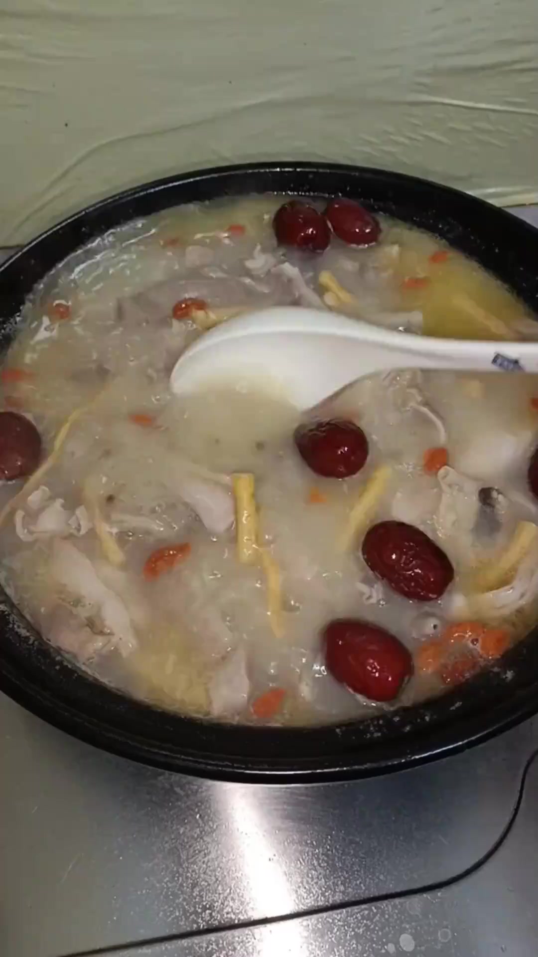 今日分享胡椒猪肚鸡汤做法，望大家喜欢