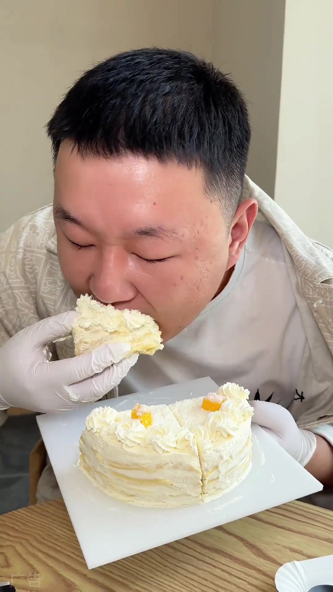 一次性尝6种口味千层蛋糕啥体验?