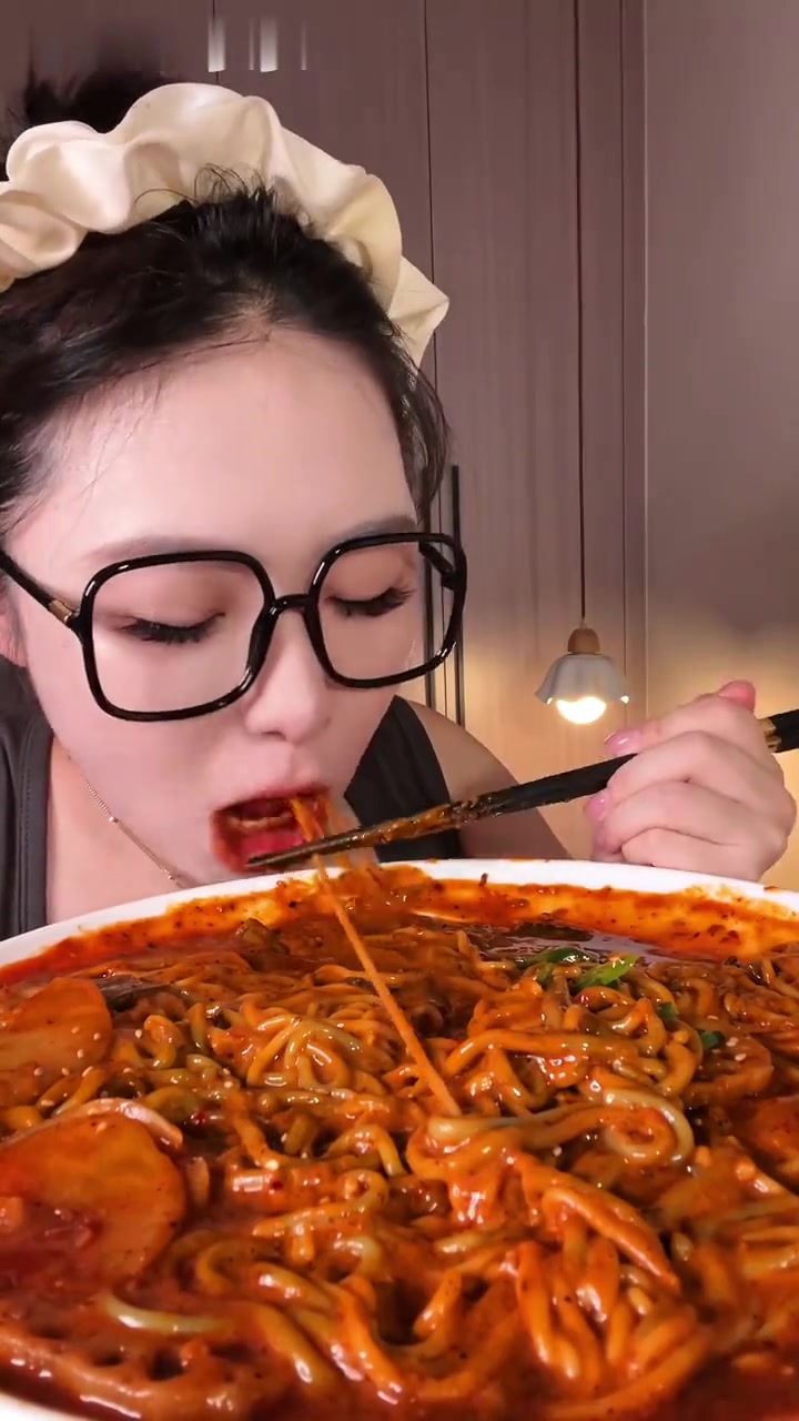 何以解忧？唯有粘糊麻辣烫加拉丝热狗棒！