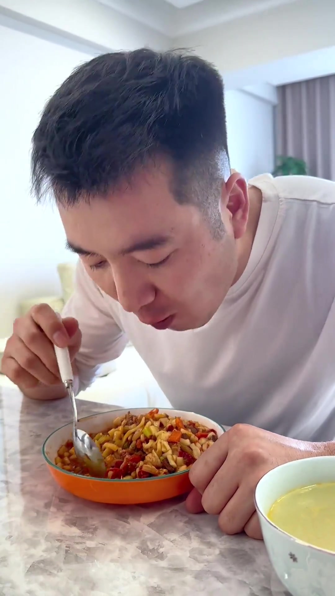 丁丁炒面：新疆独特饮食文化风情的象征