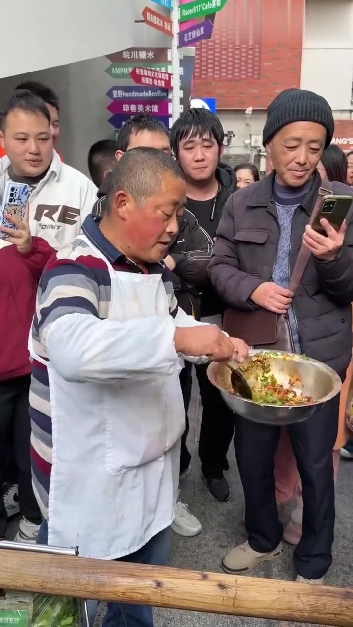 王鸡肉又与人争吵，到底有没有用海霸王？